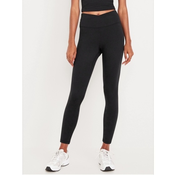 NWT Old Navy Extra High-Waisted CloudComfy 7/8 Leggings Black Size Medium - Picture 11 of 11